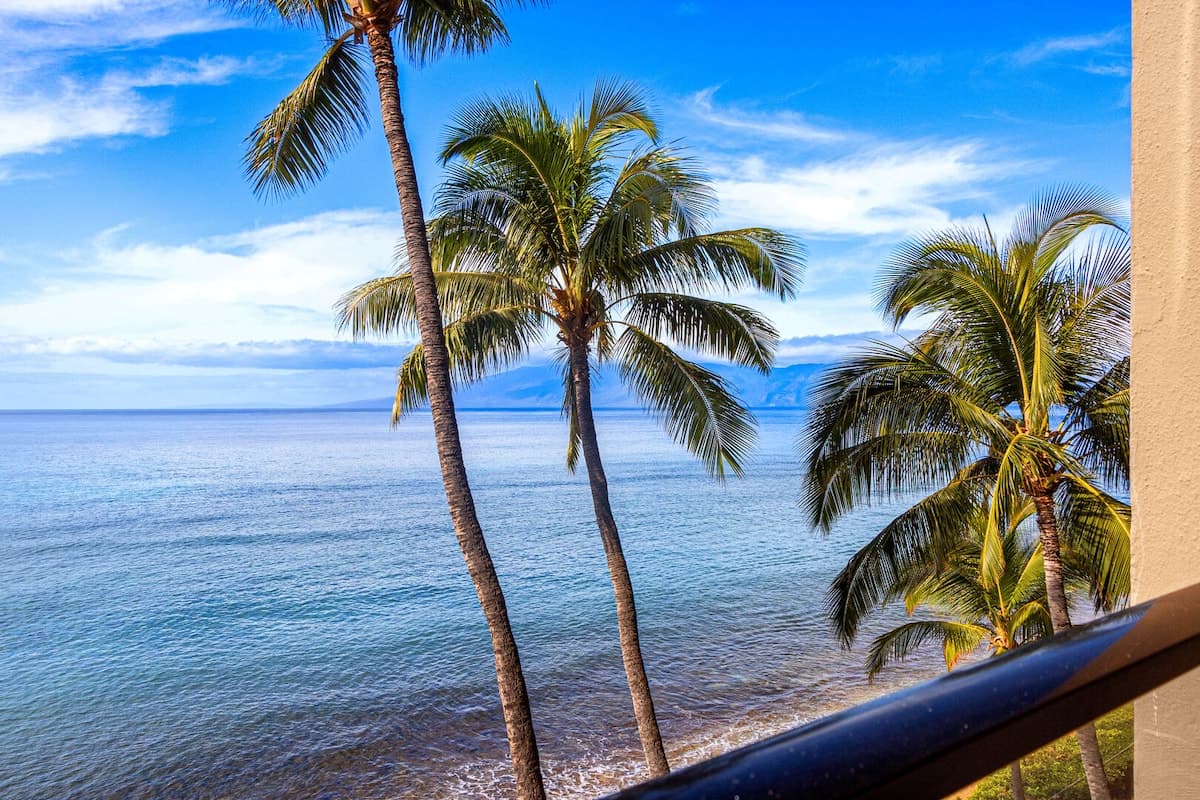 Condo in Lahaina · ★4.97 · 1 bedroom · 2 beds · 1 bath - Photo 2