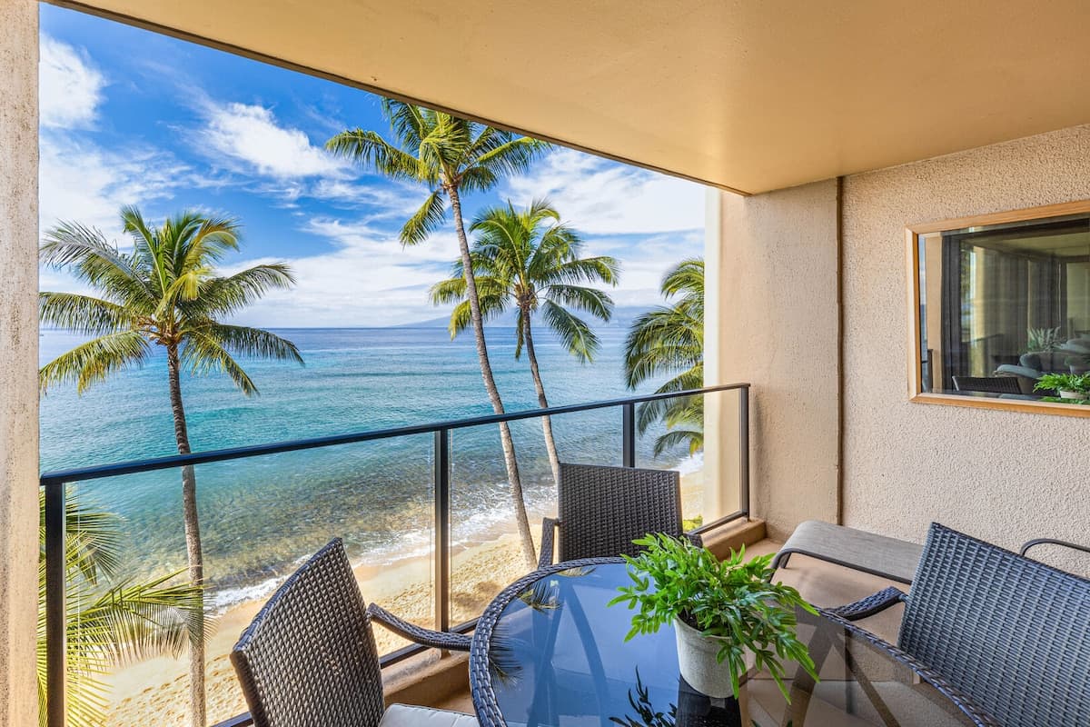 Condo in Lahaina · ★4.97 · 1 bedroom · 2 beds · 1 bath - Photo 1
