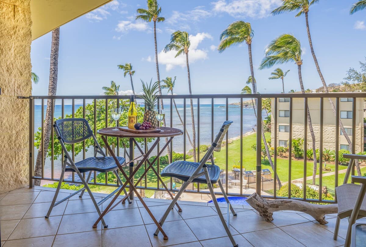 Condo in Wailuku · ★4.5 · 2 bedrooms · 3 beds · 2 shared baths - Photo 2