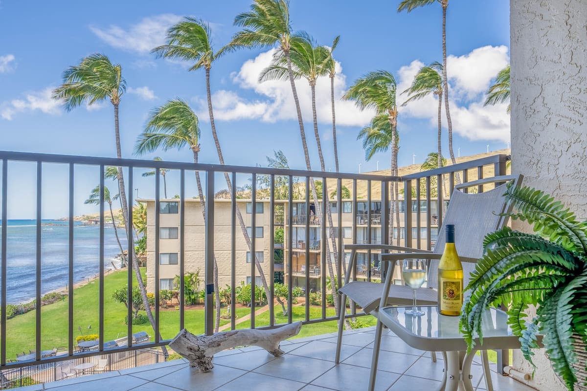 Condo in Wailuku · ★4.5 · 2 bedrooms · 3 beds · 2 shared baths - Photo 5