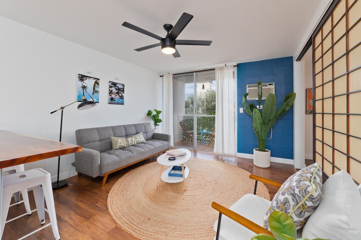 Condo in Kailua-Kona · ★4.64 · 1 bedroom · 1 bed · 1 shared bath - Photo 1