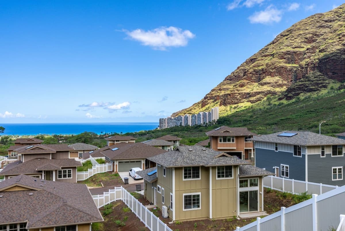 Home in Waianae · ★4.87 · 3 bedrooms · 4 beds · 2 private baths - Photo 2