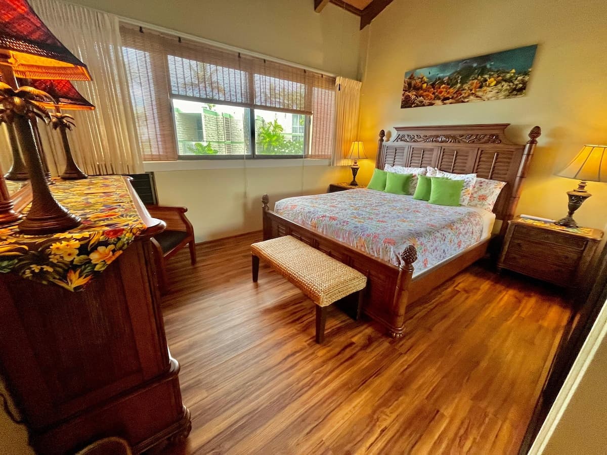 Condo in Kailua-Kona · ★4.95 · 2 bedrooms · 3 beds · 1 private bath - Photo 5