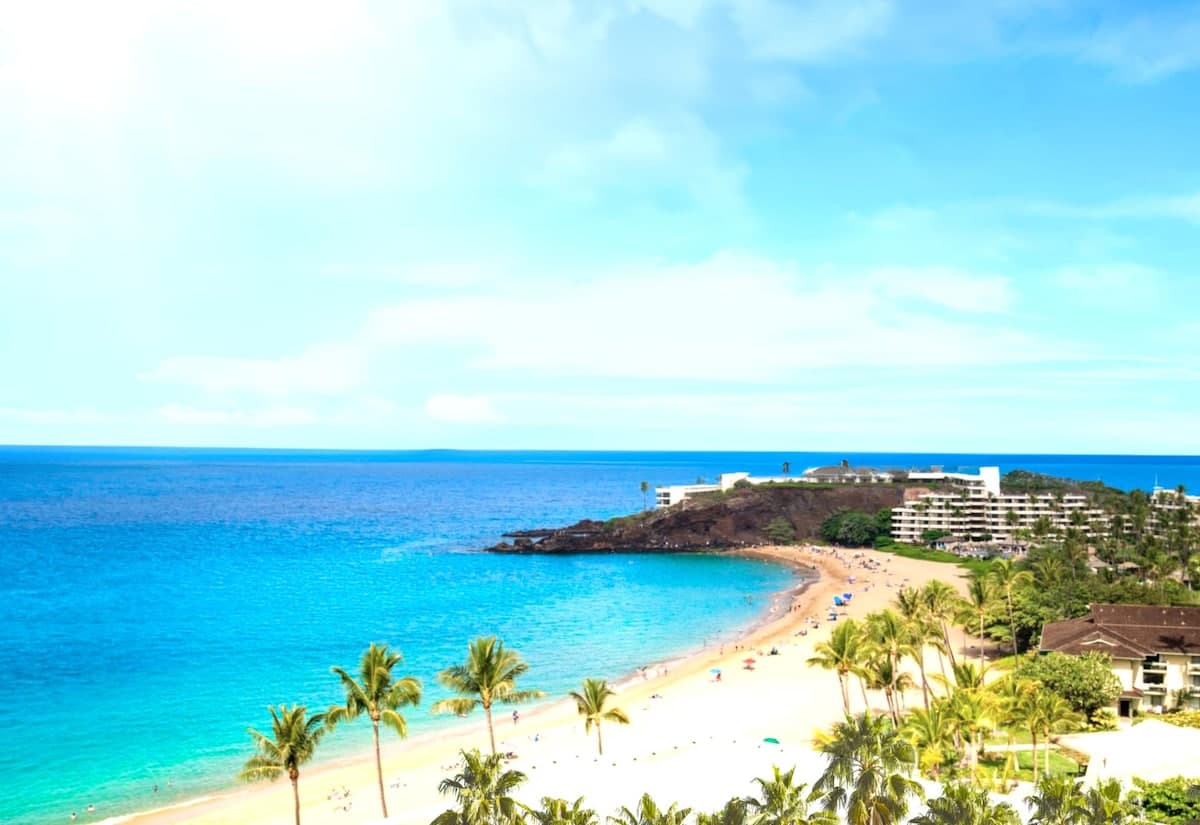 Condo in Lahaina · ★4.82 · 1 bedroom · 2 beds · 1 bath - Photo 2
