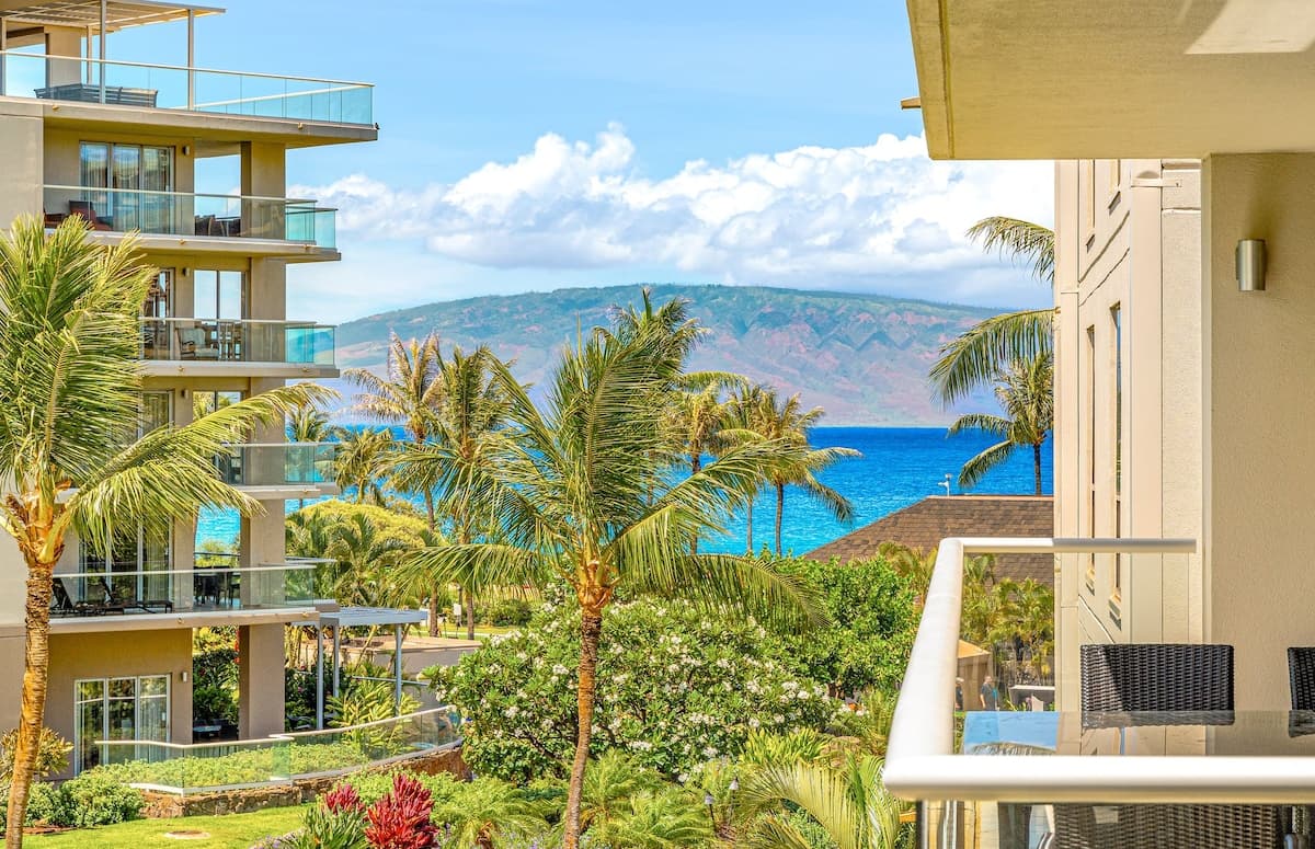 Expansive 2BR Retreat with Gorgeous Maui Views - Photo 2