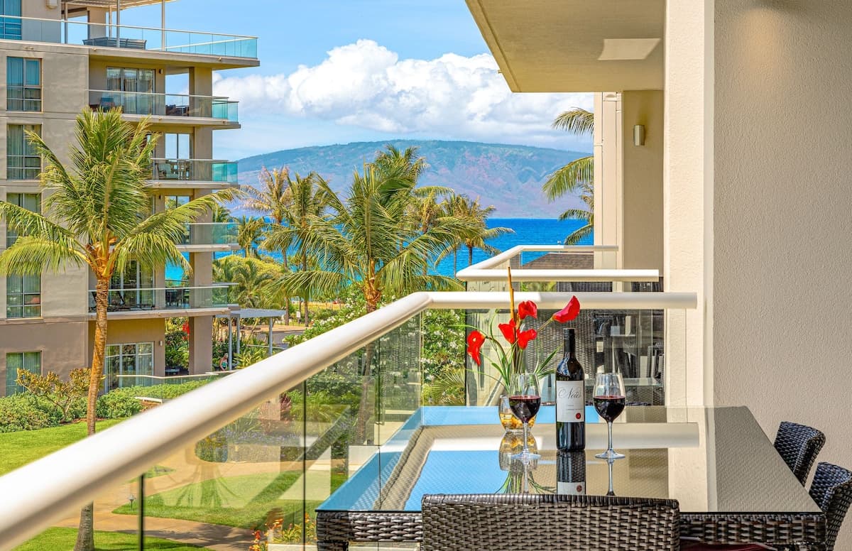Expansive 2BR Retreat with Gorgeous Maui Views - Photo 1