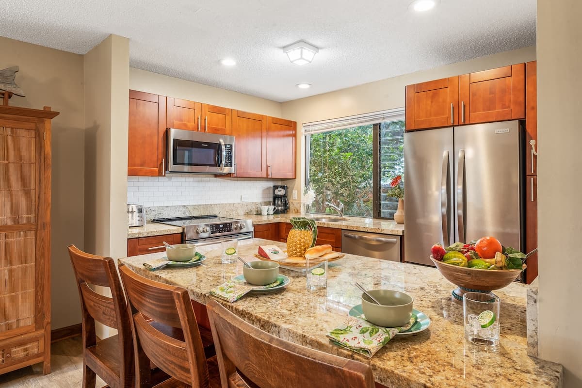 Condo in Kihei · ★4.42 · 1 bedroom · 2 beds · 2 baths - Photo 5