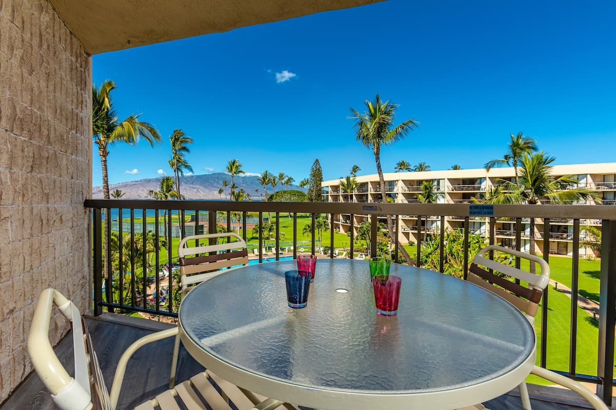 Condo in Kihei · ★5.0 · 2 bedrooms · 4 beds · 2 private baths - Photo 2