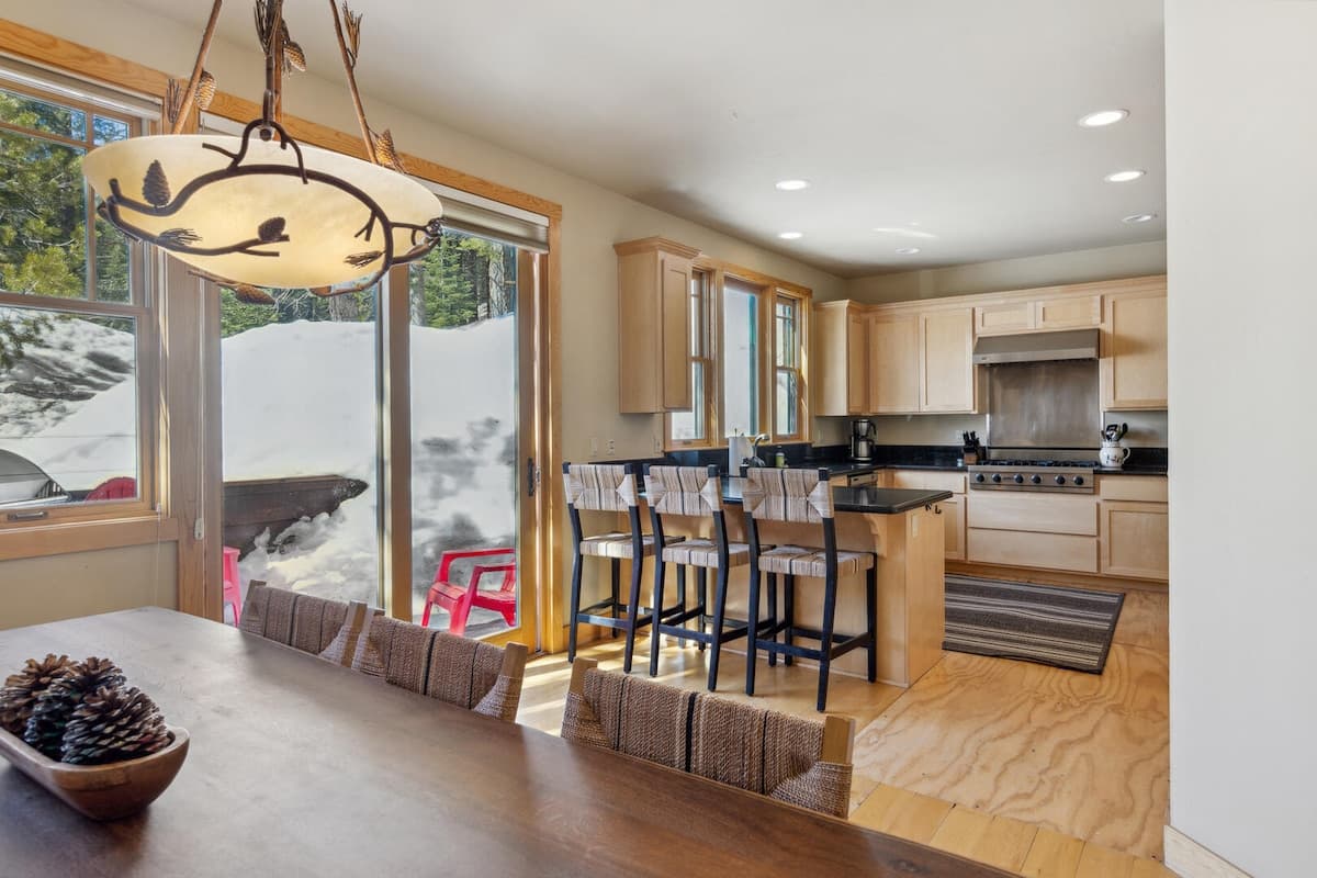 River Run Townhome with Fireplace & Mountain Decor - Photo 4