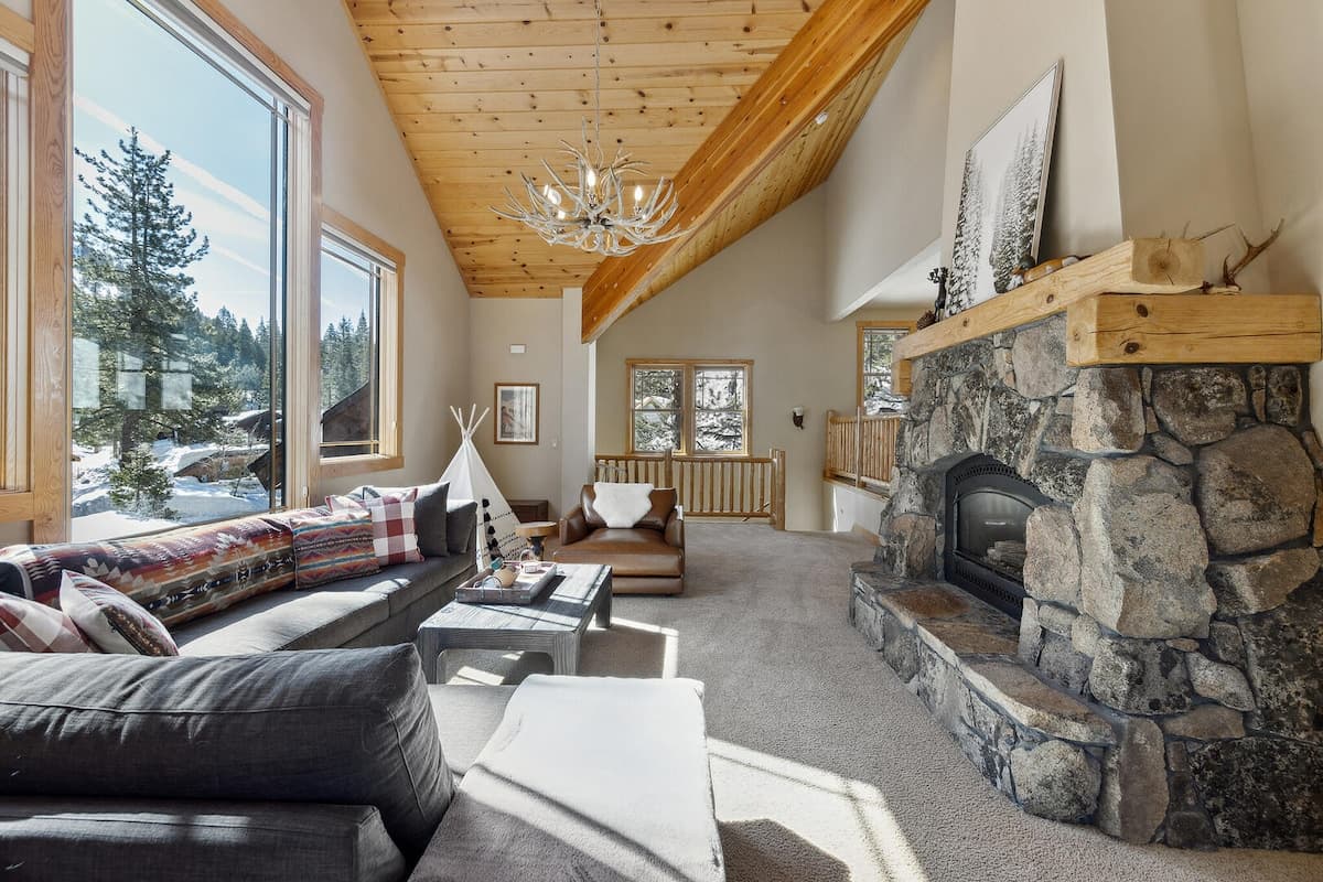 River Run Townhome with Fireplace & Mountain Decor - Photo 1