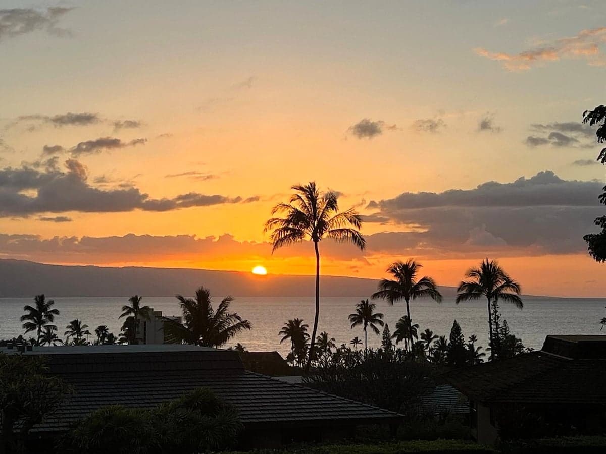 Condo in Lahaina · ★4.43 · 3 bedrooms · 5 beds · 2 baths - Photo 1
