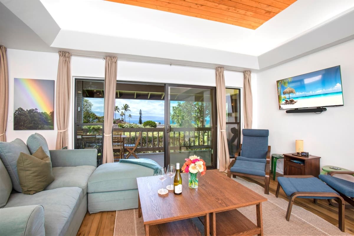 Condo in Lahaina · ★4.43 · 3 bedrooms · 5 beds · 2 baths - Photo 3