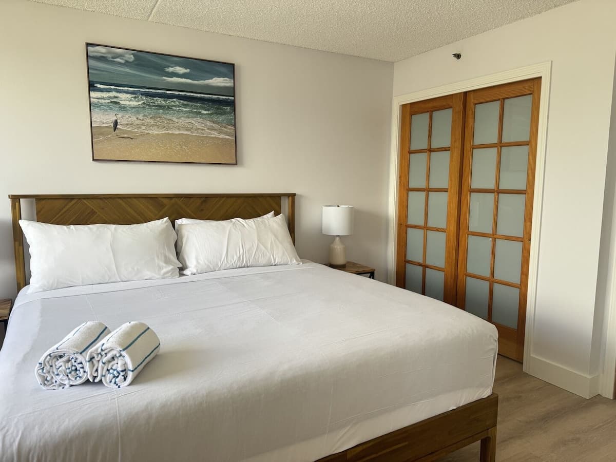 Condo in Honolulu · ★4.76 · 1 bedroom · 2 beds · 1 private bath - Photo 3