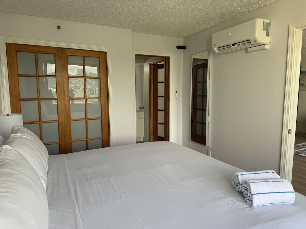 Condo in Honolulu · ★4.76 · 1 bedroom · 2 beds · 1 private bath - Photo 5