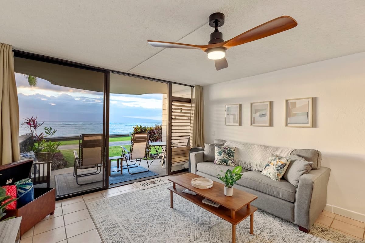 Condo in Lahaina · ★4.94 · 1 bedroom · 2 beds · 1 private bath - Photo 1