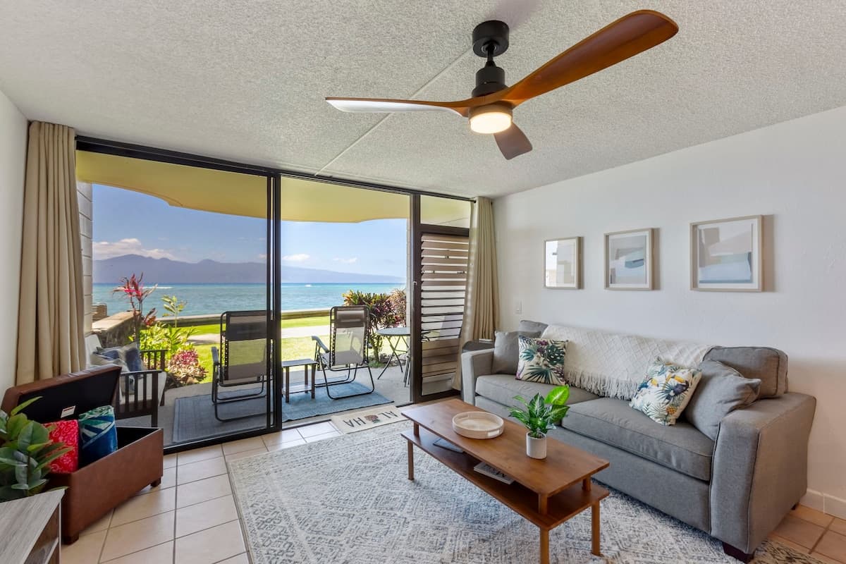 Condo in Lahaina · ★4.94 · 1 bedroom · 2 beds · 1 private bath - Photo 4