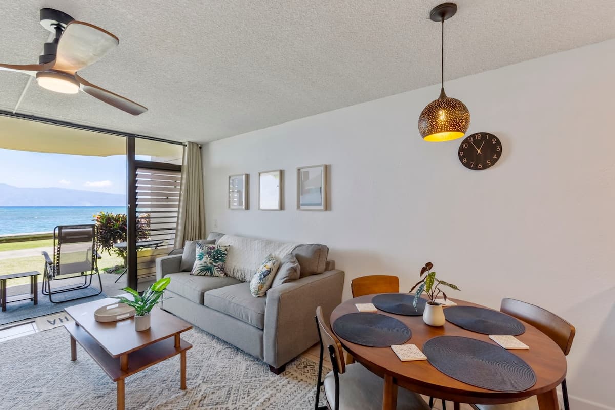 Condo in Lahaina · ★4.94 · 1 bedroom · 2 beds · 1 private bath - Photo 3