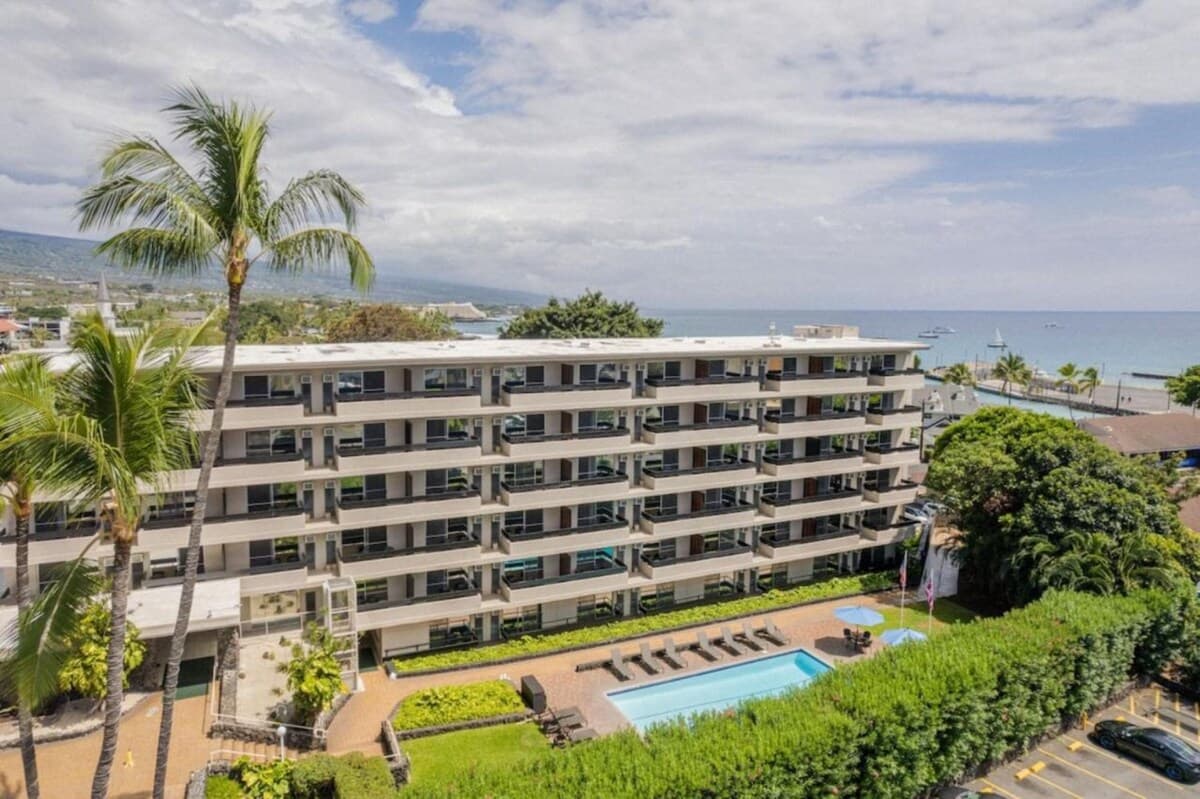 Partial Ocean View One King at Pacific 19 Kona - Photo 5