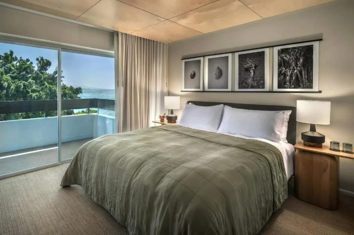 Partial Ocean View One King at Pacific 19 Kona - Photo 3