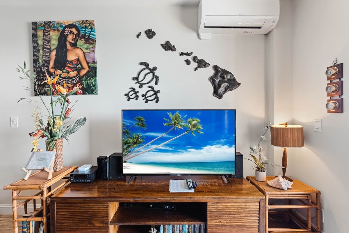 Remodeled oceanfront 3bd retreat, tropical vibes - Photo 5