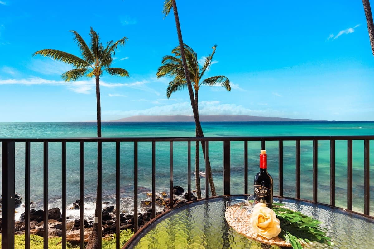 Remodeled oceanfront 3bd retreat, tropical vibes - Photo 2