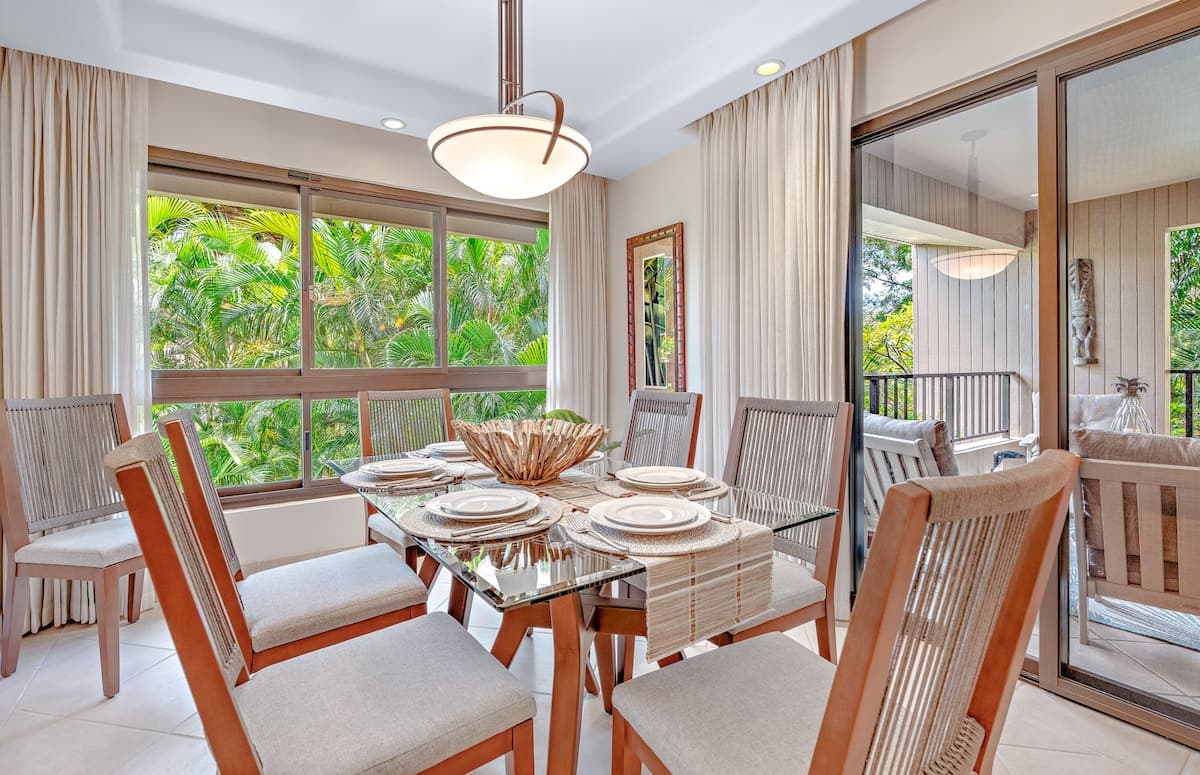 Condo in Lahaina · ★5.0 · 2 bedrooms · 4 beds · 2 baths - Photo 5