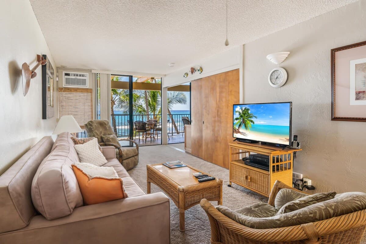 Condo in Kailua-Kona · ★4.56 · 2 bedrooms · 4 beds · 2 baths - Photo 3
