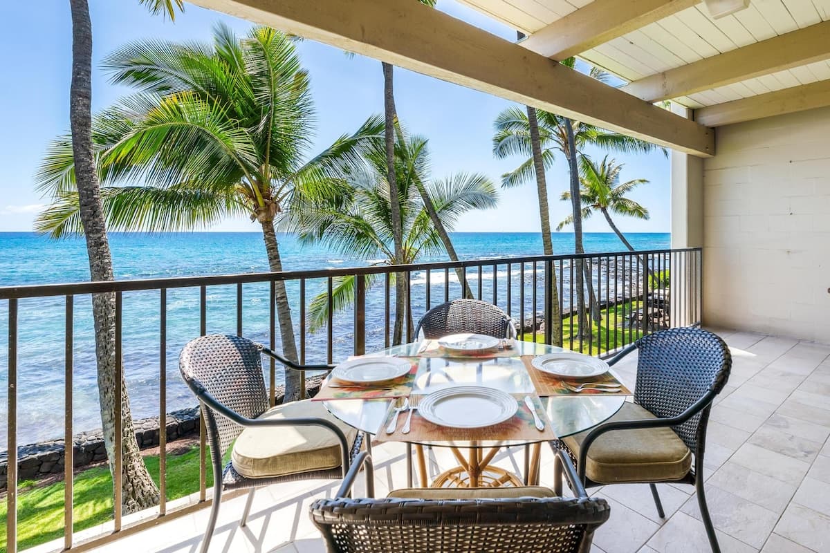 Condo in Kailua-Kona · ★4.56 · 2 bedrooms · 4 beds · 2 baths - Photo 1