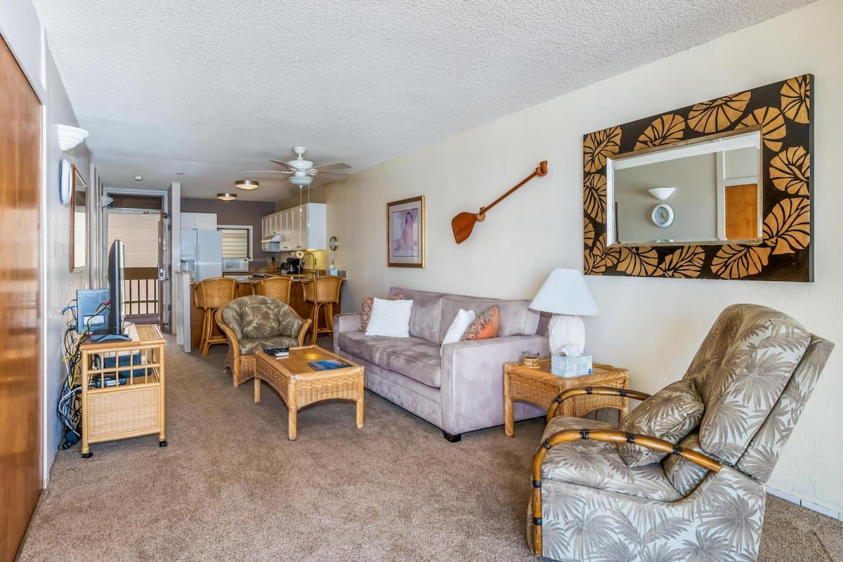 Condo in Kailua-Kona · ★4.56 · 2 bedrooms · 4 beds · 2 baths - Photo 4
