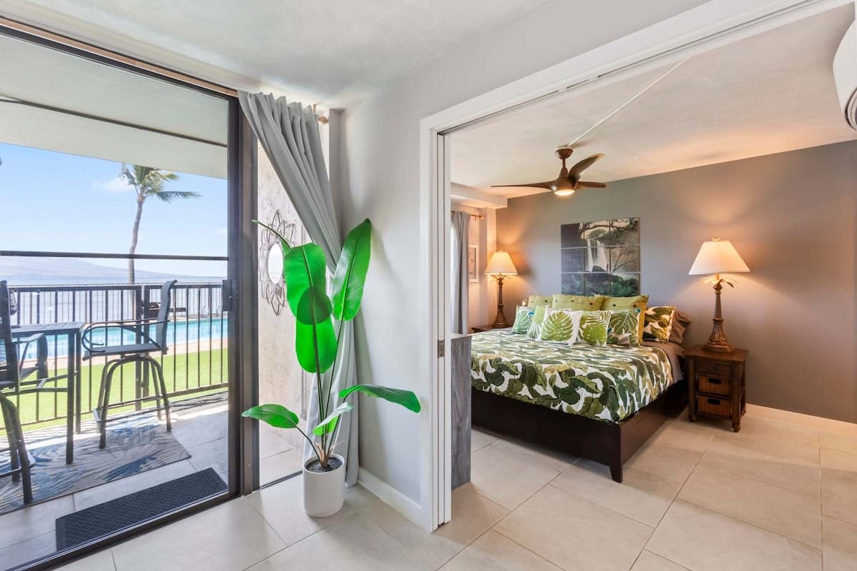 Condo in Wailuku · ★4.88 · 2 bedrooms · 4 beds · 2 private baths - Photo 3