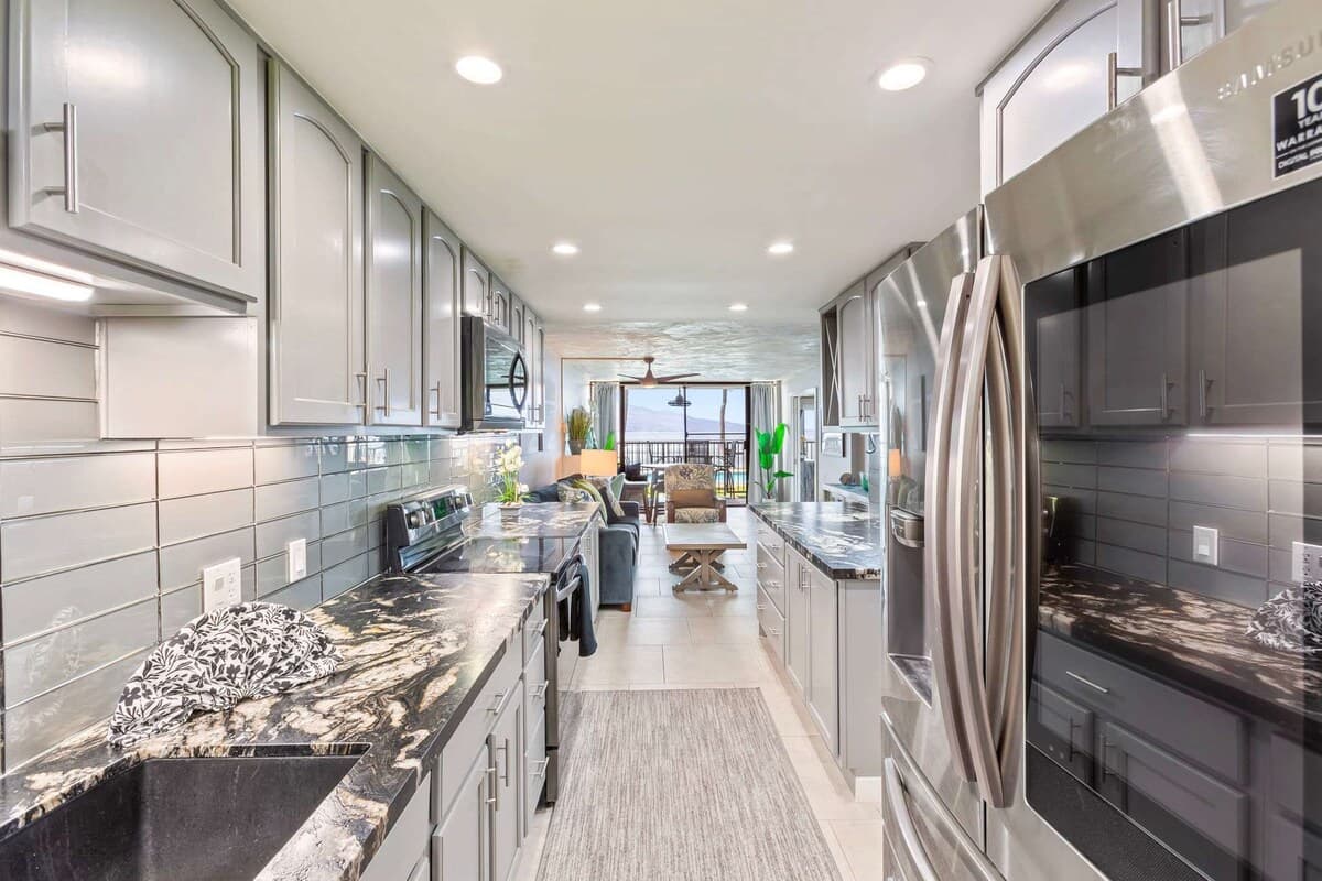 Condo in Wailuku · ★4.88 · 2 bedrooms · 4 beds · 2 private baths - Photo 2