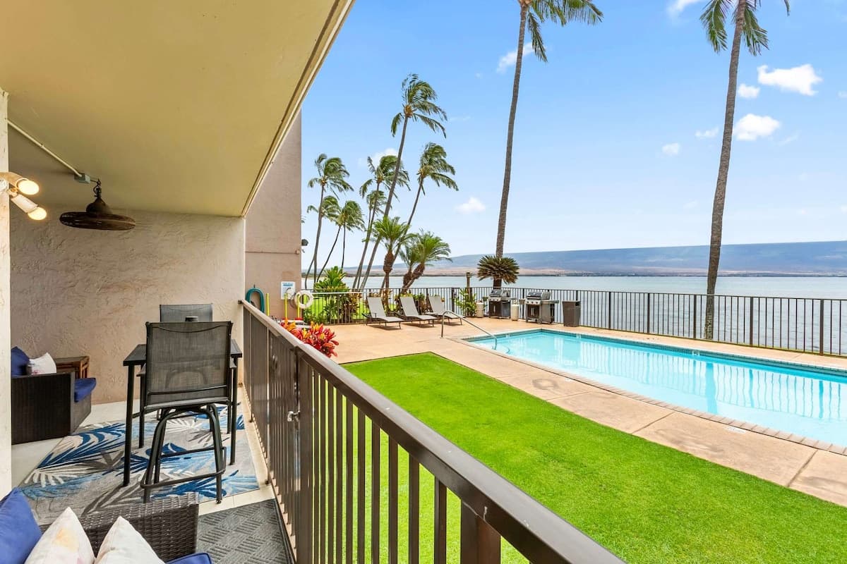 Condo in Wailuku · ★4.88 · 2 bedrooms · 4 beds · 2 private baths - Photo 1