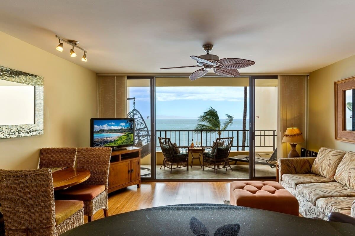 Condo in Kihei · ★4.96 · 1 bedroom · 2 beds · 1 private bath - Photo 5
