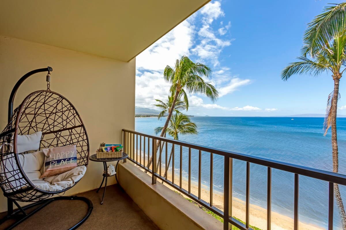 Condo in Kihei · ★4.82 · 1 bedroom · 2 beds · 1 private bath - Photo 4