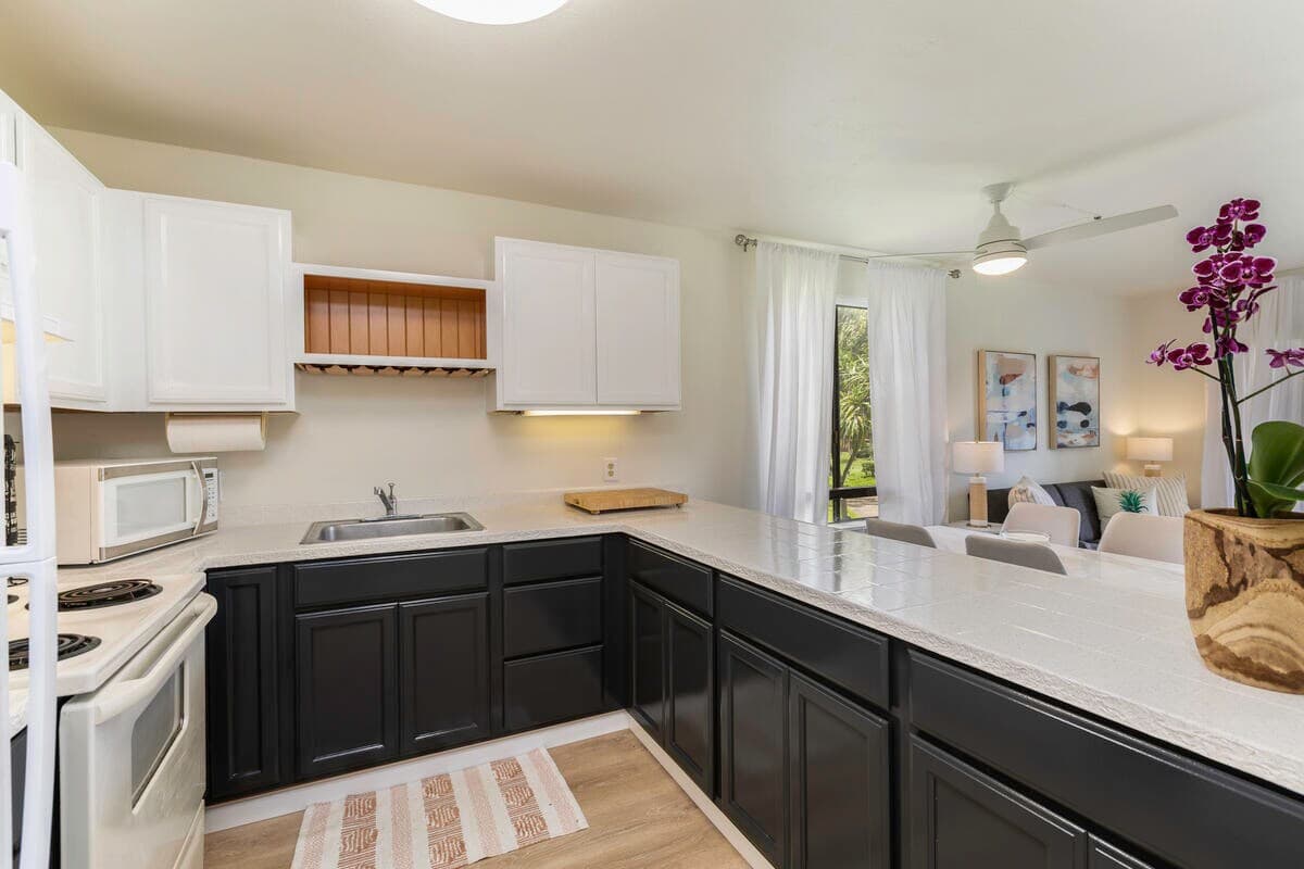 Condo in Kapaa · ★4.48 · 1 bedroom · 2 beds · 1 shared bath - Photo 2