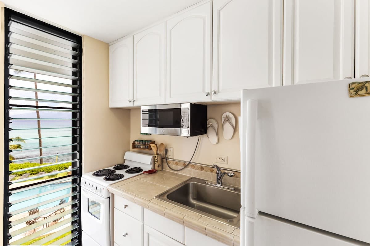 Condo in Lahaina · ★4.79 · Studio · 1 bed · 1 bath - Photo 1