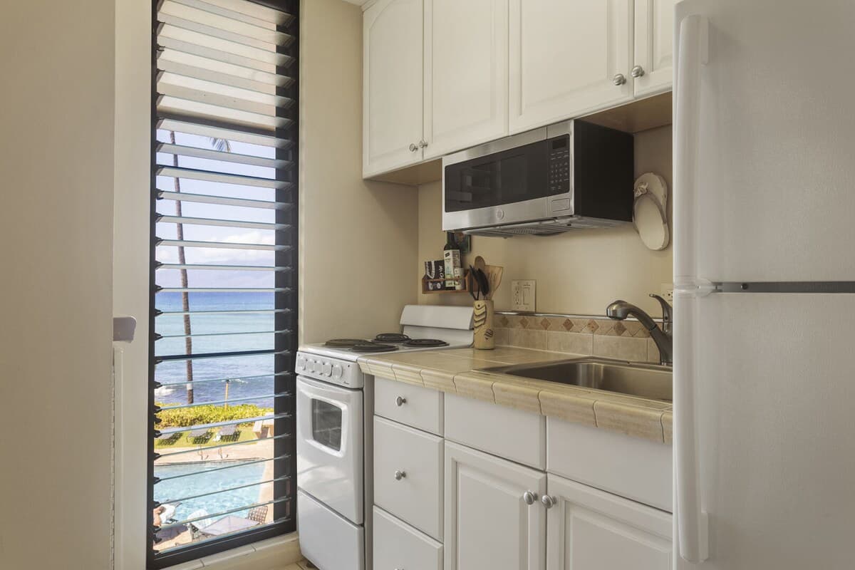 Condo in Lahaina · ★4.79 · Studio · 1 bed · 1 bath - Photo 2