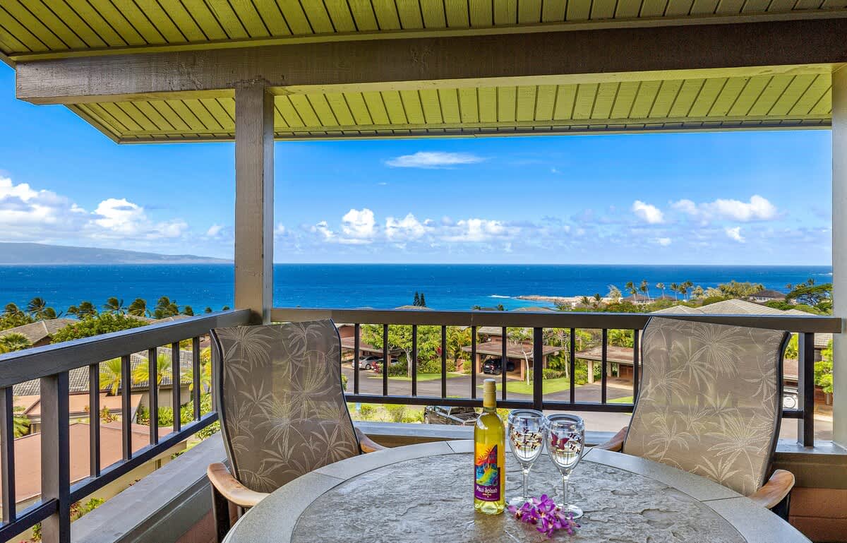 Townhouse in Lahaina · ★5.0 · 2 bedrooms · 3 beds · 3 baths - Photo 4