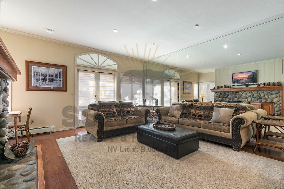 Condo in Incline Village · ★4.67 · 3 bedrooms · 4 beds · 2.5 private baths - Photo 3