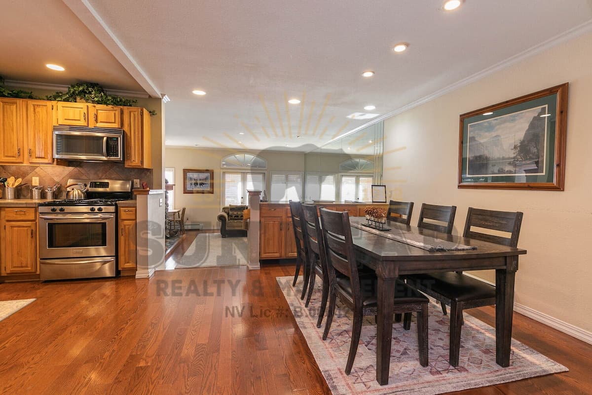 Condo in Incline Village · ★4.67 · 3 bedrooms · 4 beds · 2.5 private baths - Photo 5