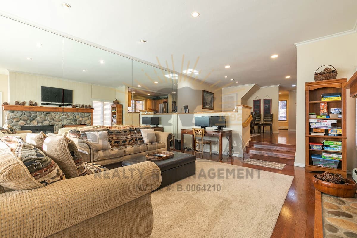 Condo in Incline Village · ★4.67 · 3 bedrooms · 4 beds · 2.5 private baths - Photo 2