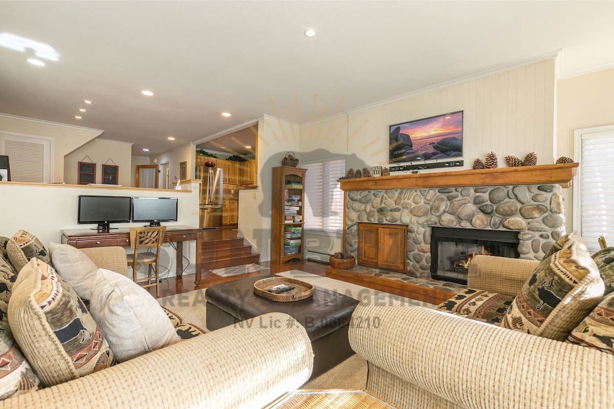 Condo in Incline Village · ★4.67 · 3 bedrooms · 4 beds · 2.5 private baths - Photo 1