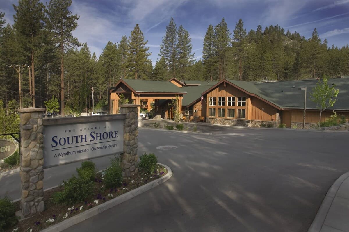 Condo in Zephyr Cove · 2 bedrooms · 4 beds · 1 private bath - Photo 3
