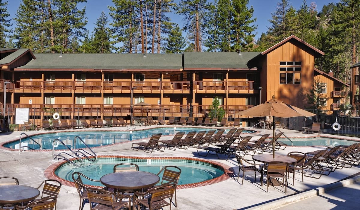 Resort in Zephyr Cove · ★5.0 · 3 bedrooms · 5 beds · 1 private bath - Photo 5