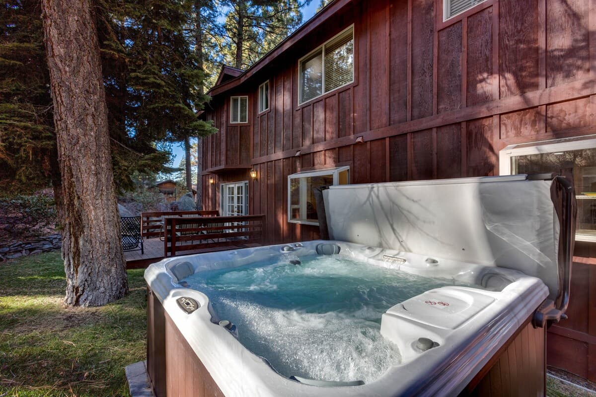 Home in Zephyr Cove · ★4.65 · 5 bedrooms · 7 beds · 5 private baths - Photo 5