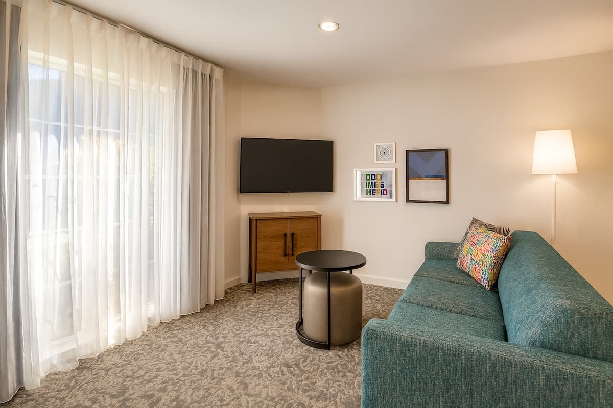 3 Hotel Rooms Near SJC Airport, Sleeps 15 - Photo 1