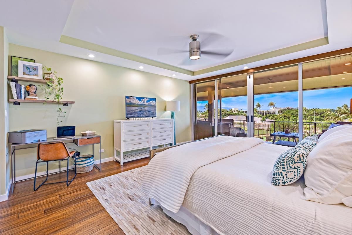 Condo in Lahaina · ★5.0 · 1 bedroom · 2 beds · 2 baths - Photo 4