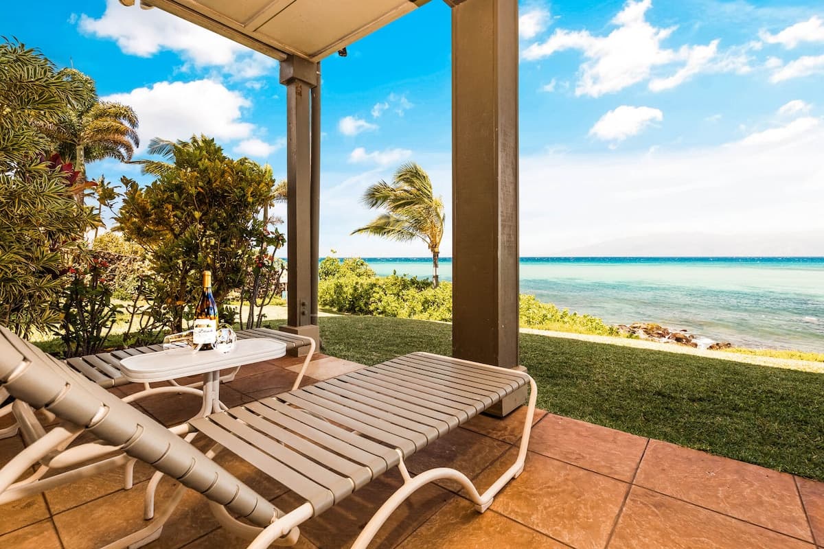 Condo in Lahaina · ★4.7 · 2 bedrooms · 3 beds · 2 baths - Photo 1