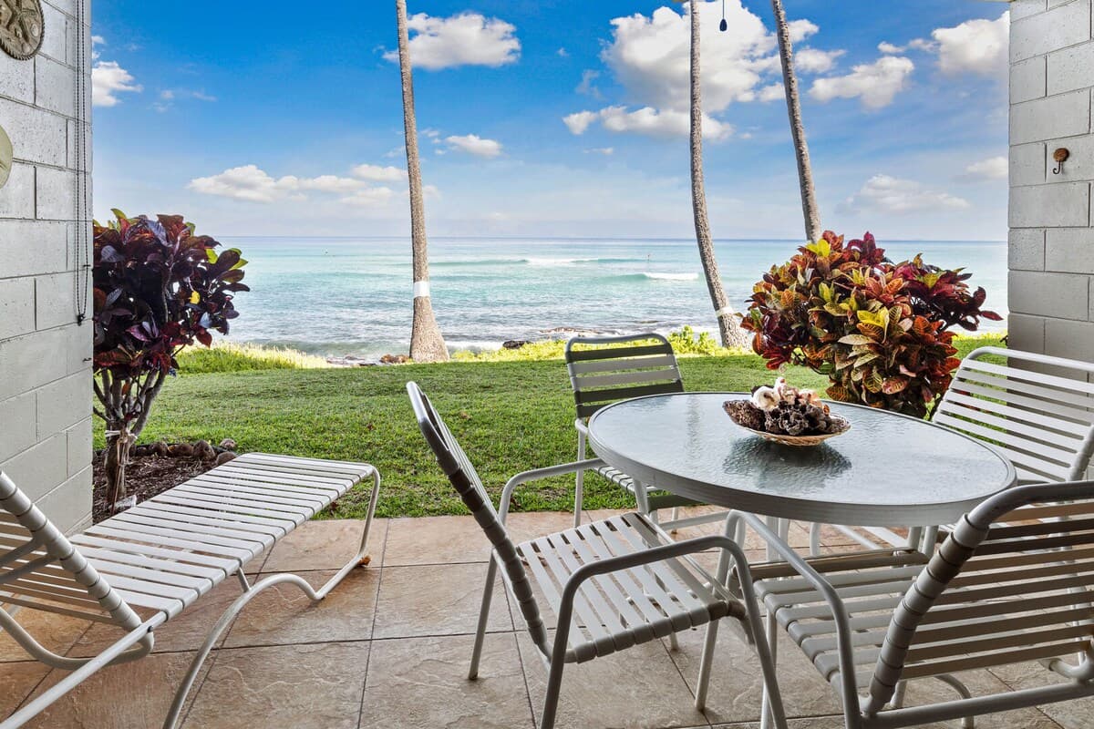 Condo in Lahaina · ★4.74 · 1 bedroom · 1 bed · 1 bath - Photo 2