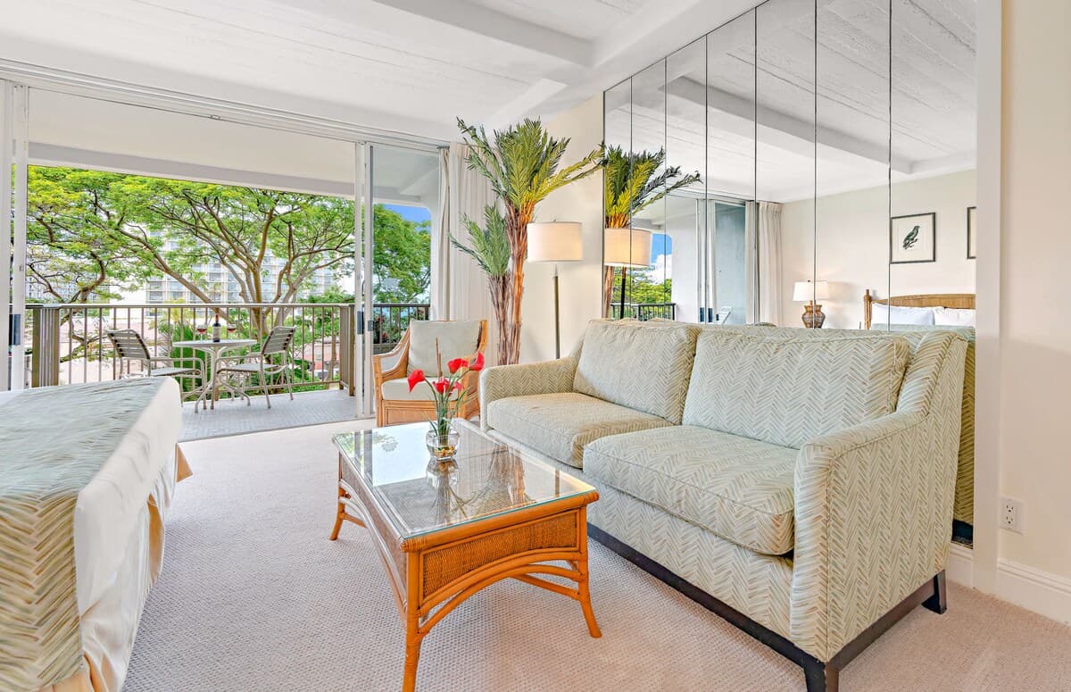 Condo in Lahaina · ★4.0 · Studio · 2 beds · 1 bath - Photo 5